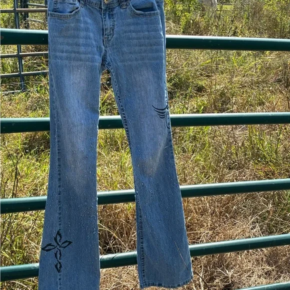 Juniors No Boundaries Distressed Shotgun Jeans With Christian Hand Paintings - Picture 3 of 9